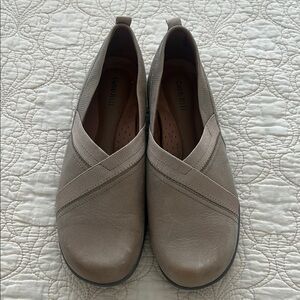 Cobb Hill by New Balance Tan Flats with Crossover Detail